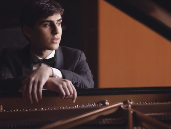 Evren Ozel pianist